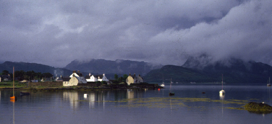 ploctkton village in scotland picture